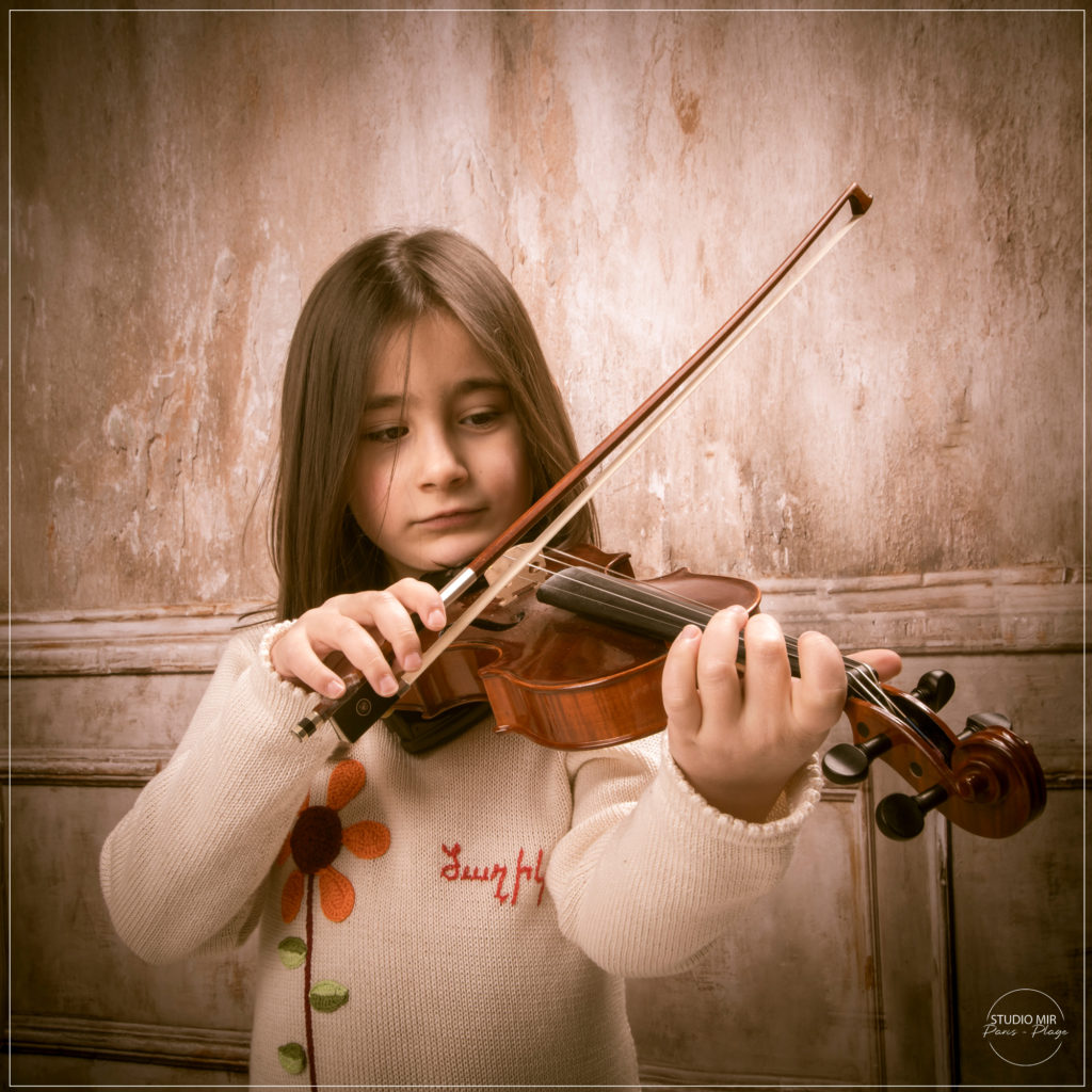 s-ance-photo-ado-musicienne-proche-de-paris-studio-mir-studio-photo