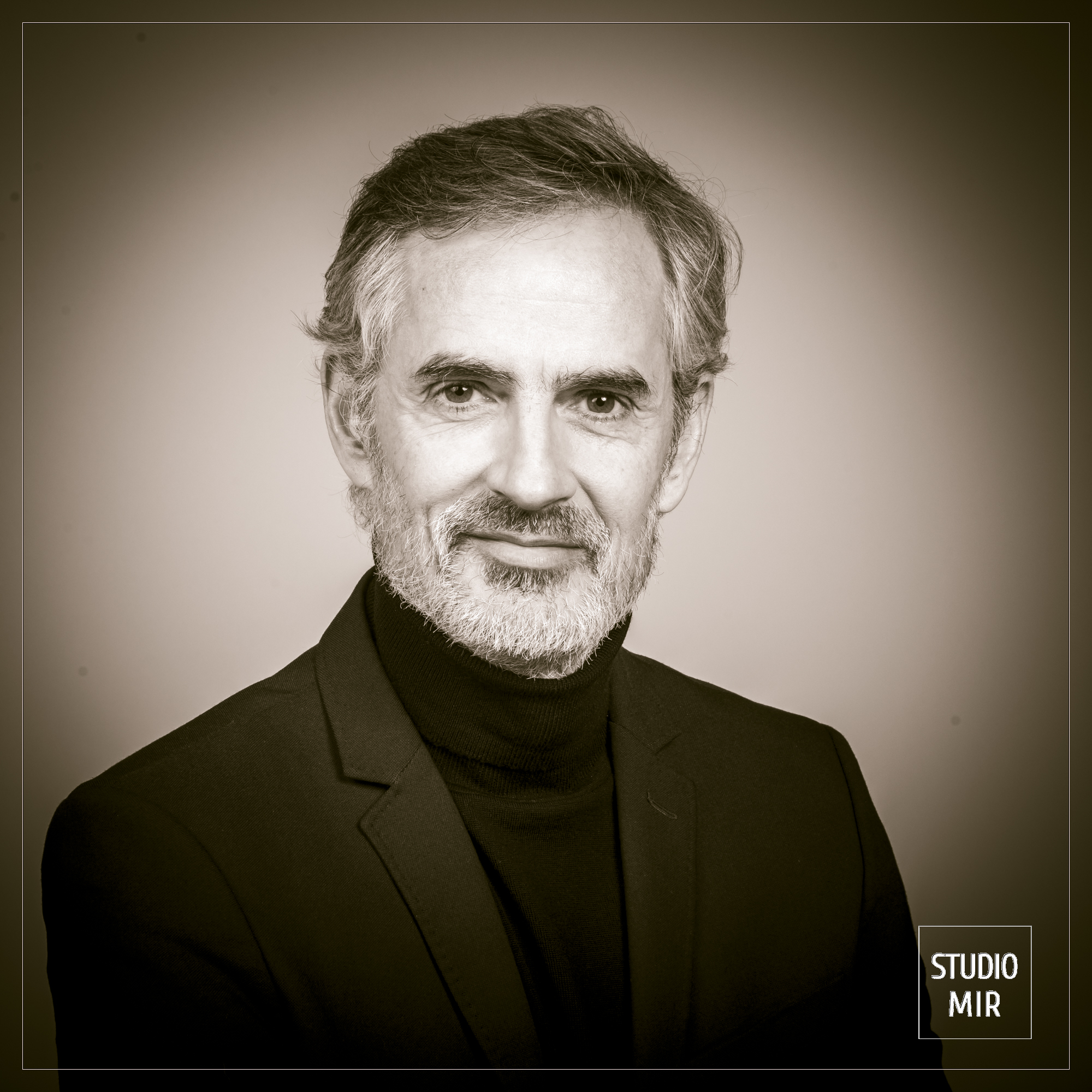 Portrait professionnel : soignez votre image avec une séance au Studio Mir 👔📸