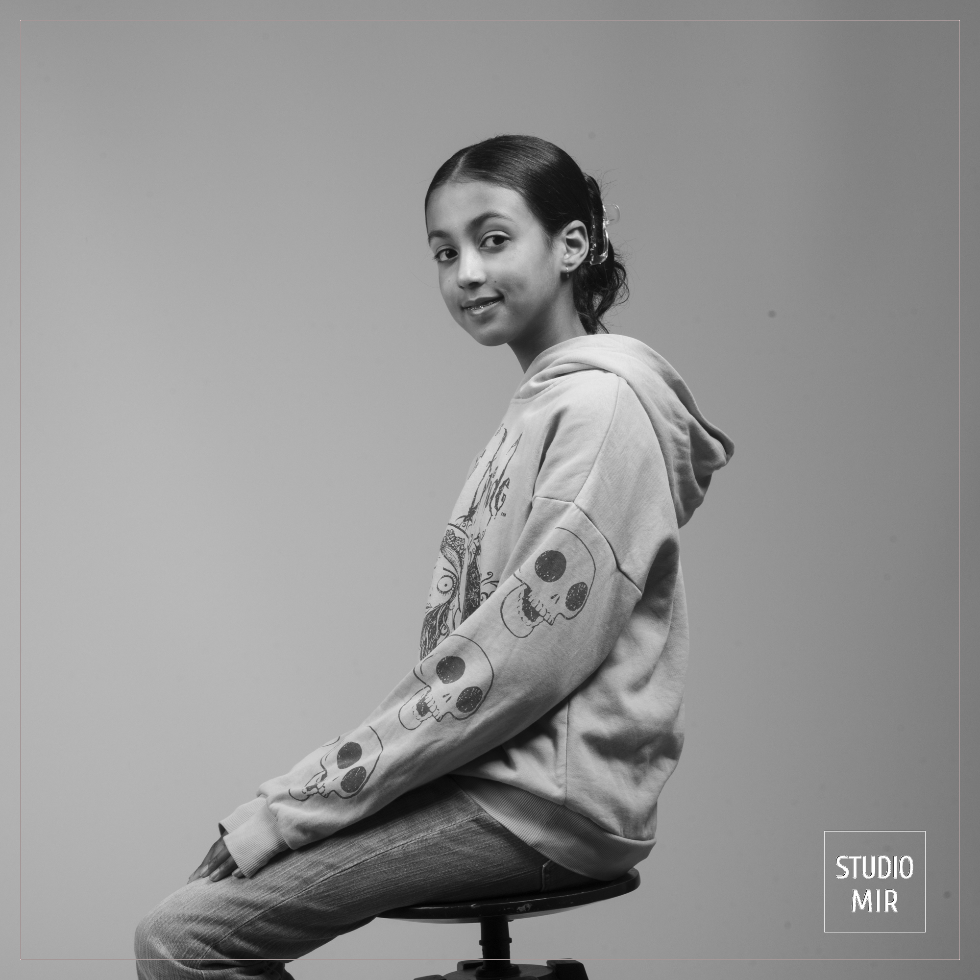 STUDIO-MIR.FR/CCAS Shooting ado pour un book photo pour agence. Créer son premier book photo : un passage clé pour entrer dans une agence 📸✨