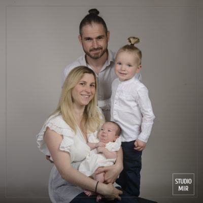 Séance photo de naissance en famille dans le Val de Marne