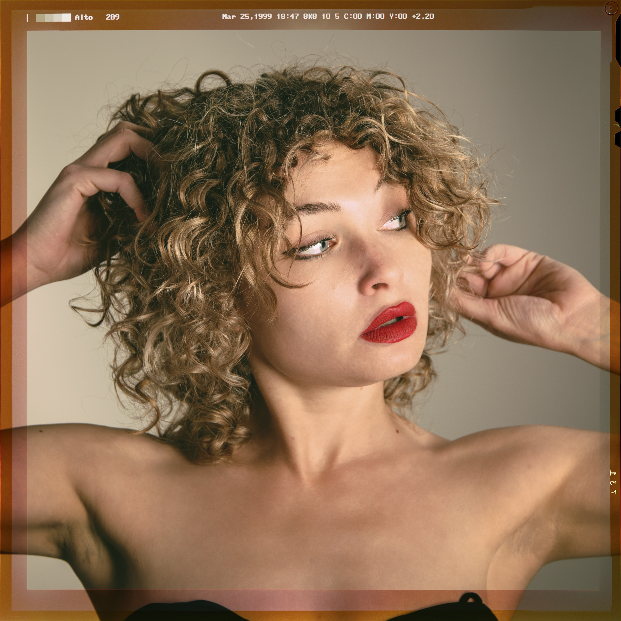 STUDIO-MIR.FR/CCAS Séance photo mode au Studio Mir : un regard, une lumière, une allure 💄📸