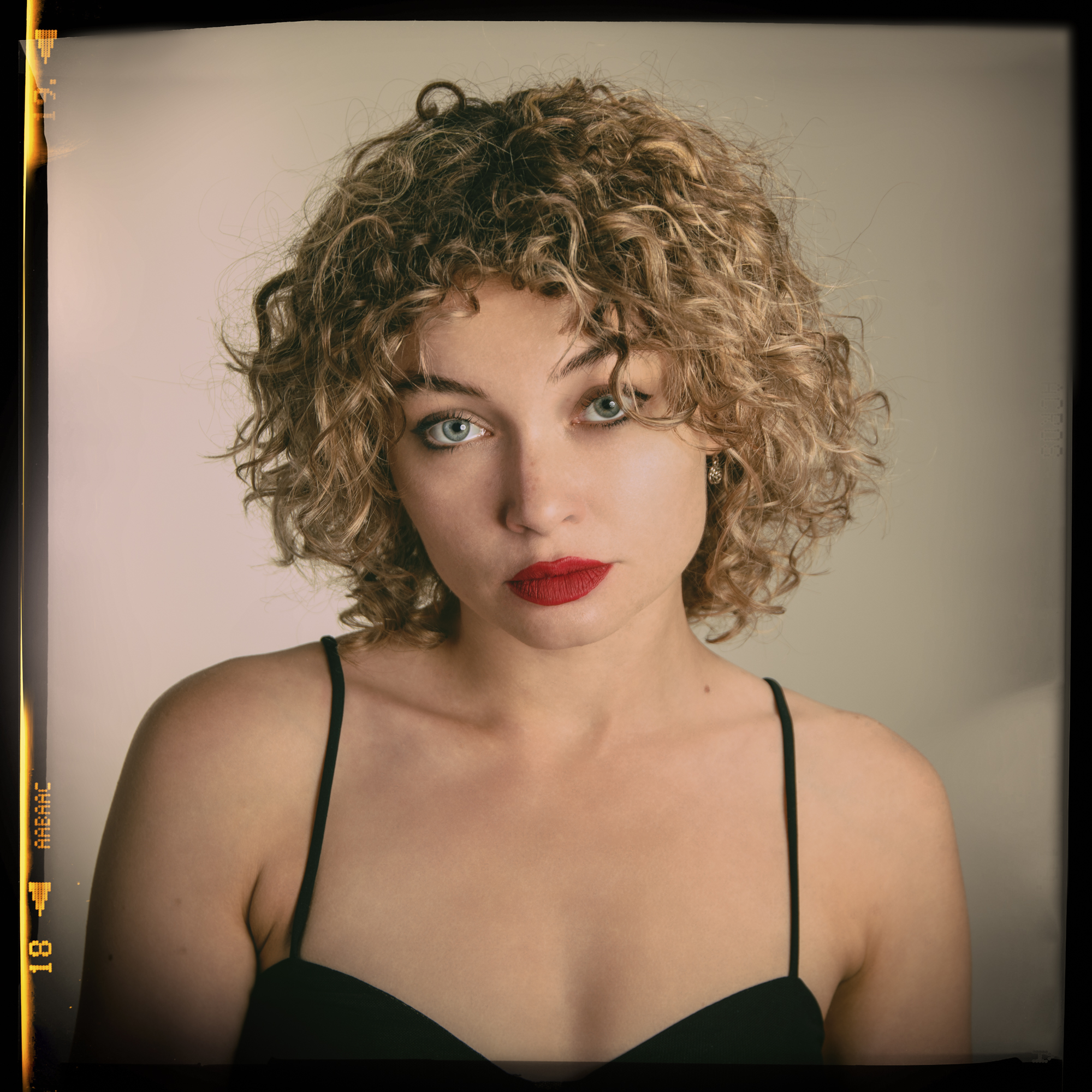 STUDIO-MIR.FR/CCAS Séance photo mode au Studio Mir : un regard, une lumière, une allure 💄📸