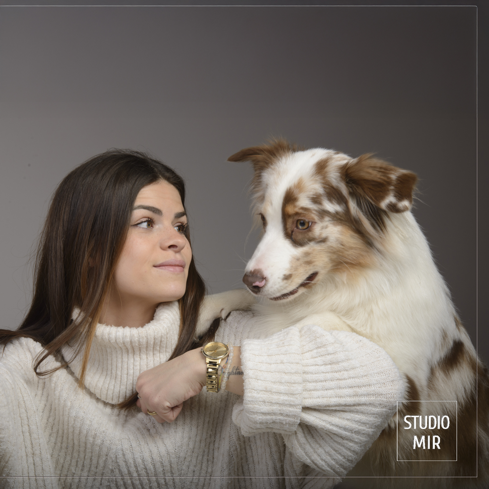 Shooting photo entre une jeune femme et son chien -2 Shooting photo entre une jeune femme et son chien