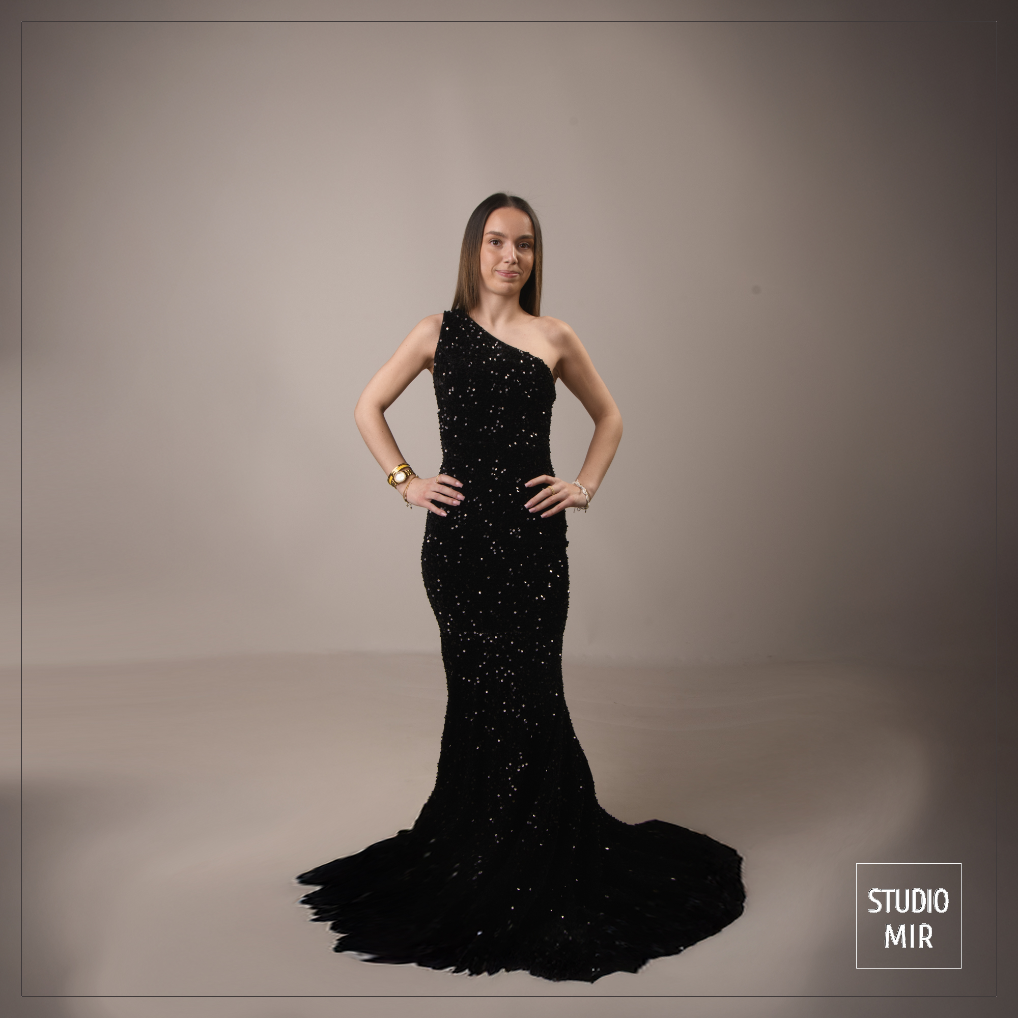STUDIO-MIR.FR/CCAS Un shooting photo pour fêter ses 18 ans en beauté 🎉📸