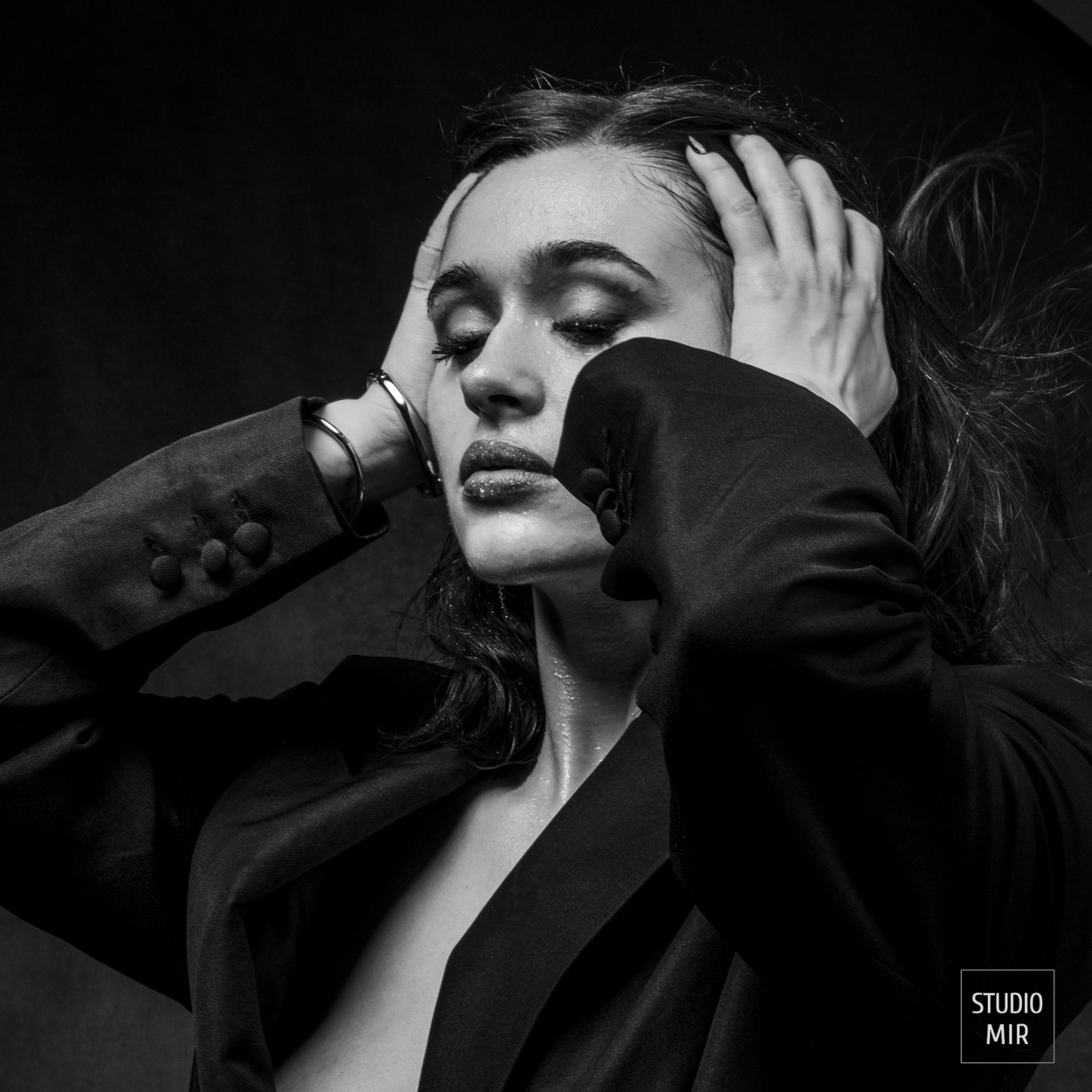 STUDIO-MIR.FR/CCAS Portrait de femmes en noir et blanc