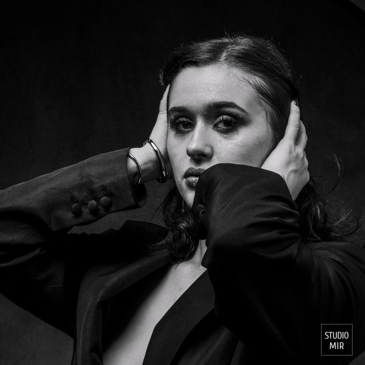 STUDIO-MIR.FR/CCAS Portrait de femmes en noir et blanc