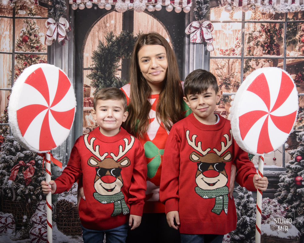 Photo de Noël en famille au Studio Mir<br />
