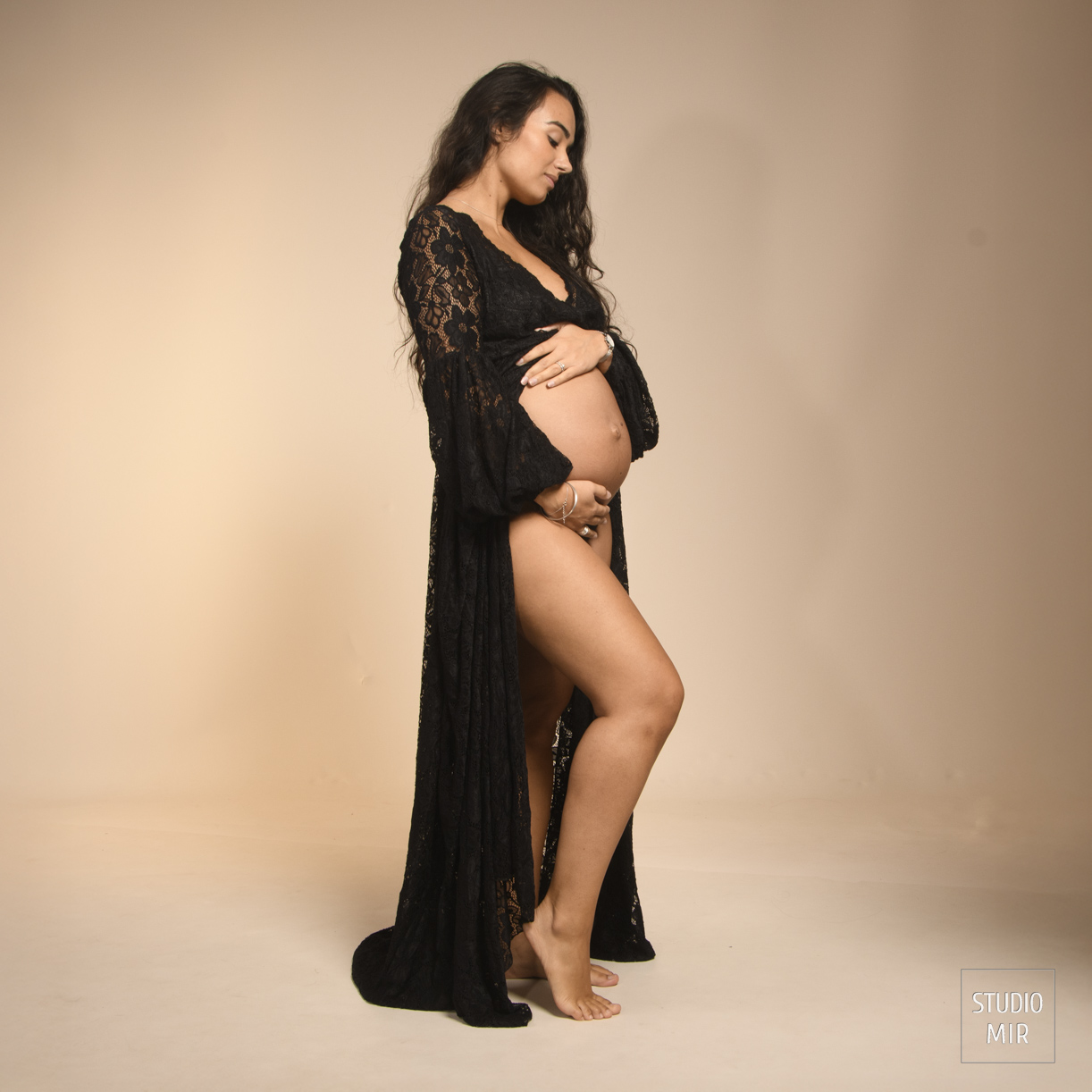 Future maman, séance photo avec robe ou Studio Mir