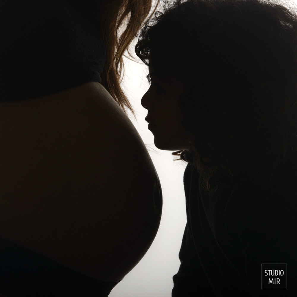 Shooting grossesse en contre jour dans le Val de Marne