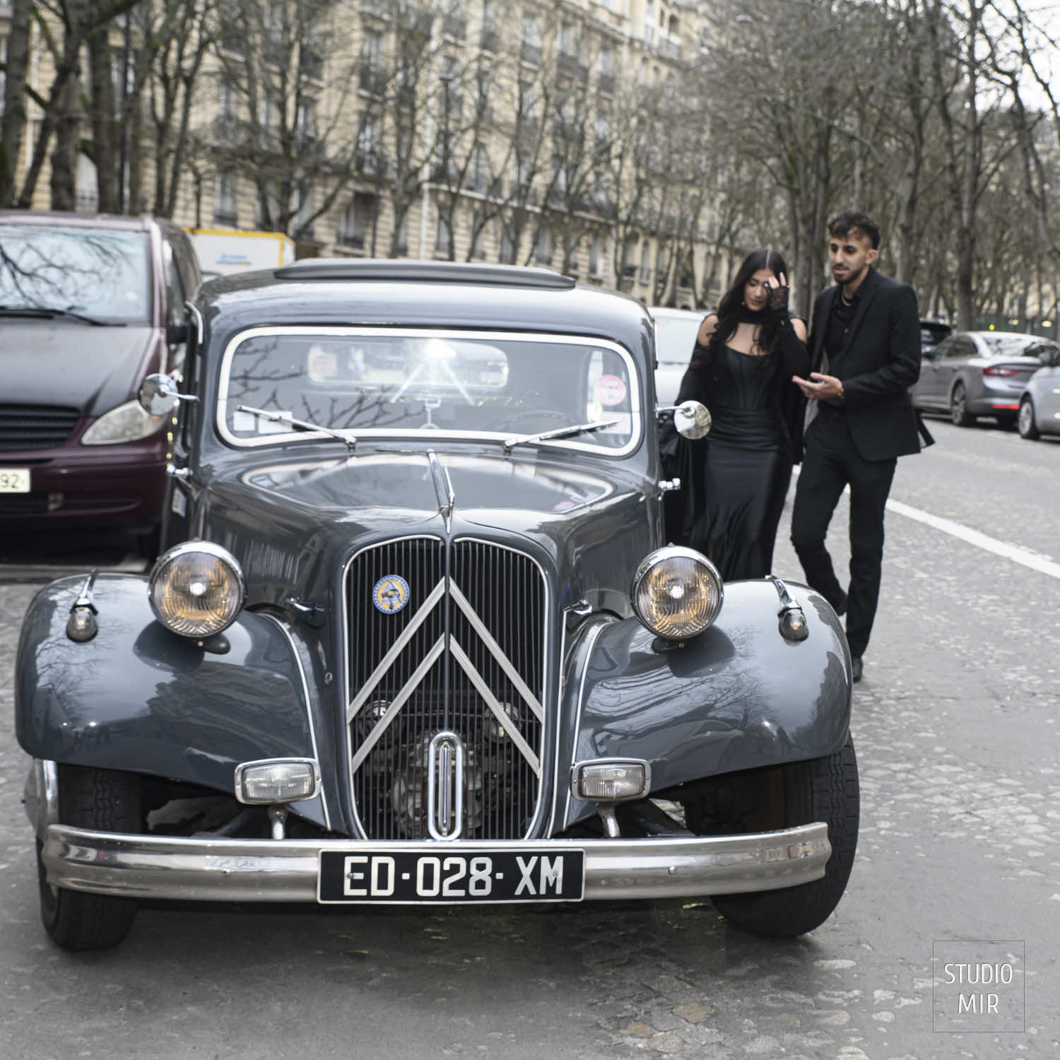 Photographe couple dans Paris. Séance photo romantique et élégante dans les plus beaux lieux de Paris pour immortaliser votre histoire à deux