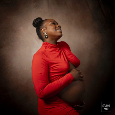 Photographe grossesse en studio dans le Val de Marne