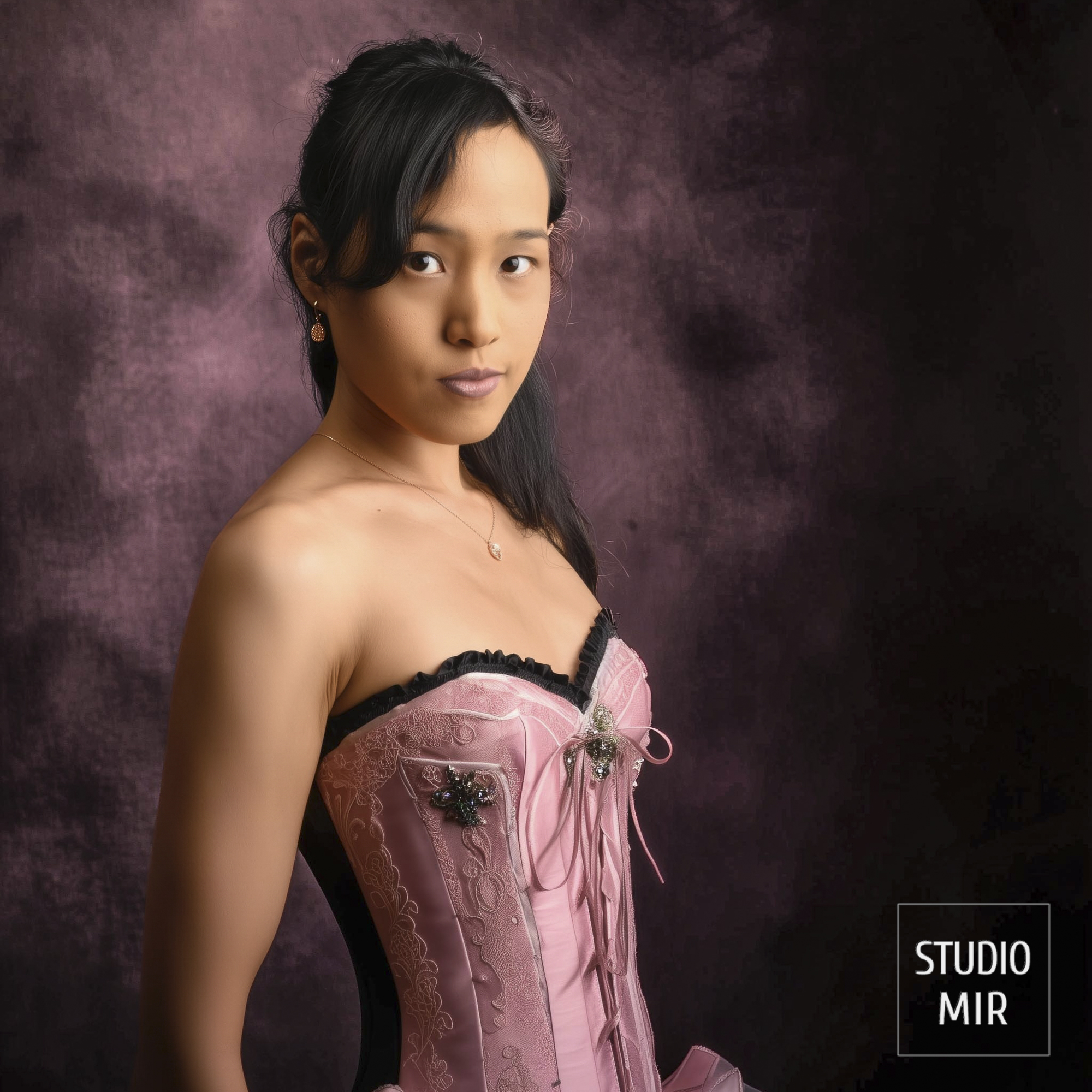 Shooting photos femme avec corset dans le Val de Marne