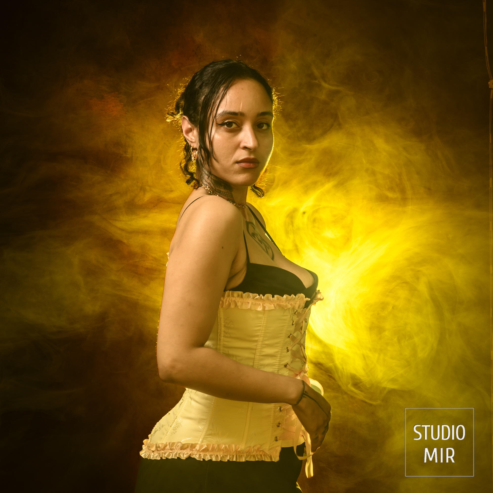 Shooting photos femme avec corset dans le Val de Marne